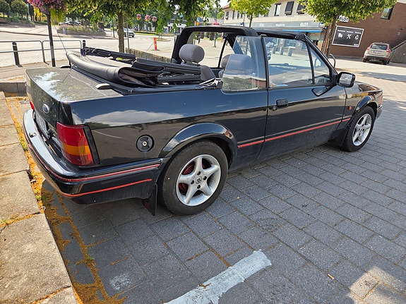 Ford Escort 3 of 4