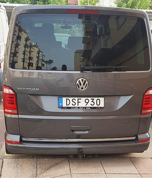 Volkswagen Multivan 2 of 5