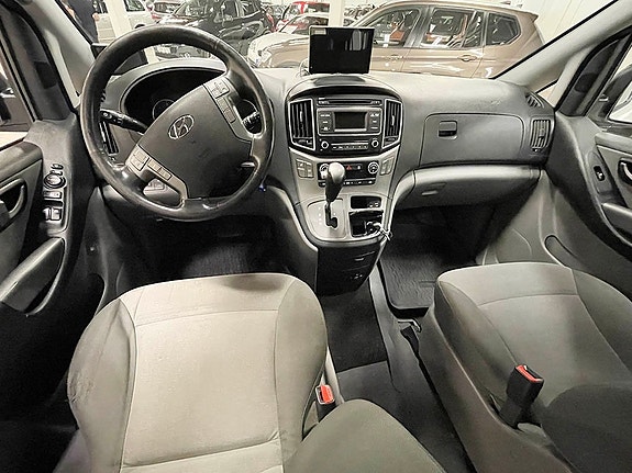 Hyundai H-1 7 of 8