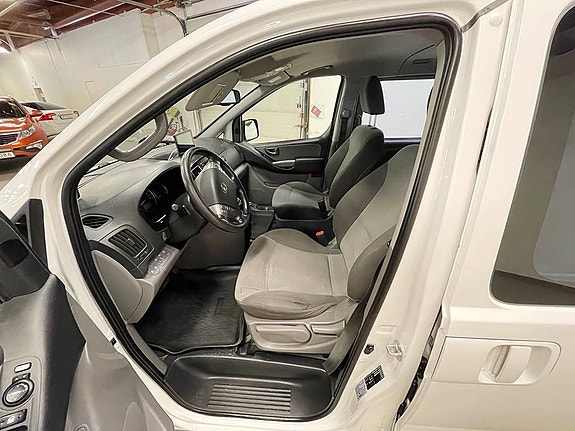 Hyundai H-1 4 of 8