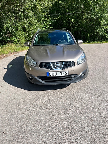 Nissan Qashqai+2 2 of 4