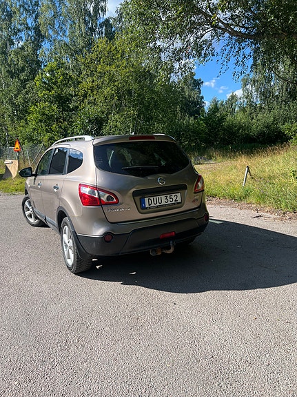 Nissan Qashqai+2 4 of 4