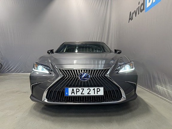 Lexus ES300h 3 of 24