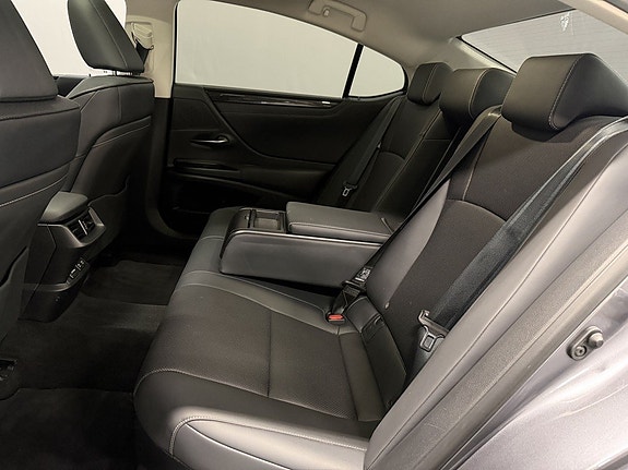 Lexus ES300h 20 of 24
