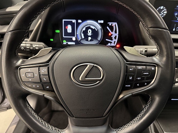 Lexus ES300h 13 of 24