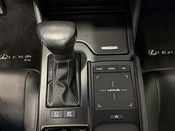 Lexus ES300h 16 of 24