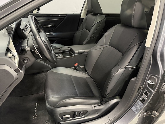 Lexus ES300h 11 of 24