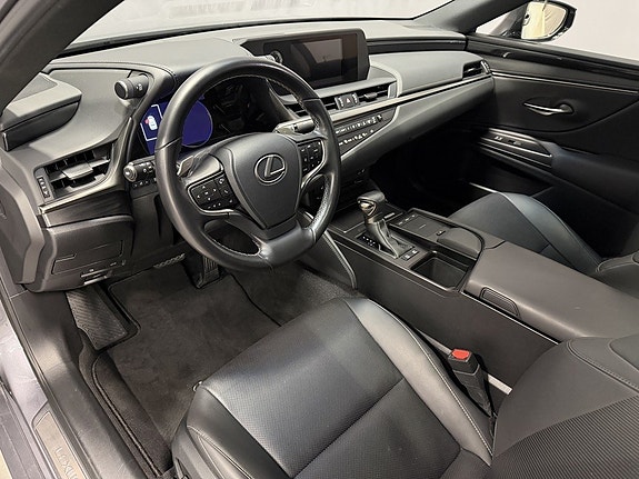 Lexus ES300h 10 of 24