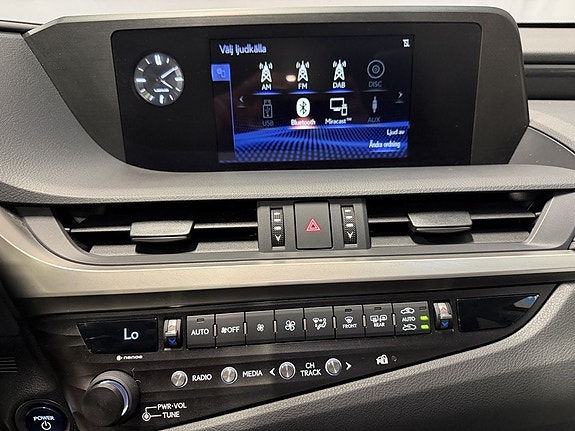 Lexus ES300h 14 of 24