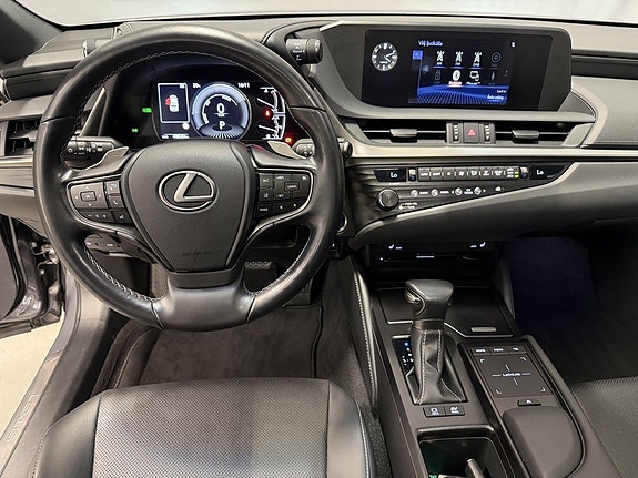 Lexus ES300h 12 of 24