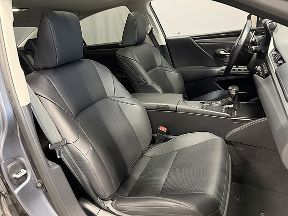 Lexus ES300h 19 of 24
