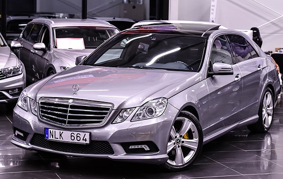 Mercedes-Benz E220 2 of 5