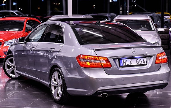 Mercedes-Benz E220 3 of 5
