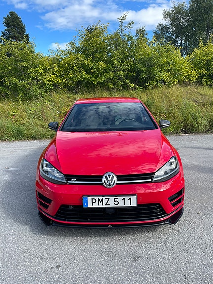 Volkswagen Golf VII 2 of 15