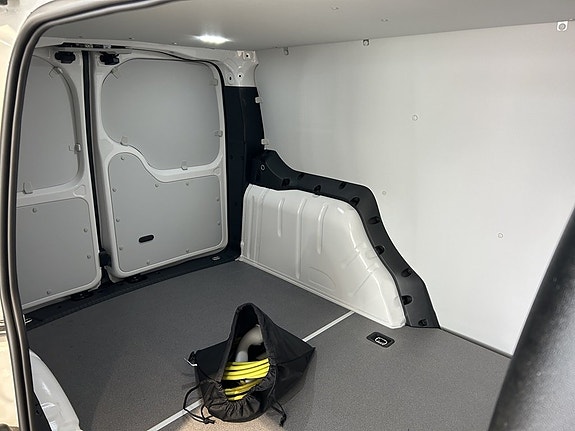 Volkswagen Caddy Maxi 10 of 23