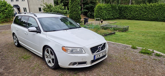 Volvo V70 2 of 5