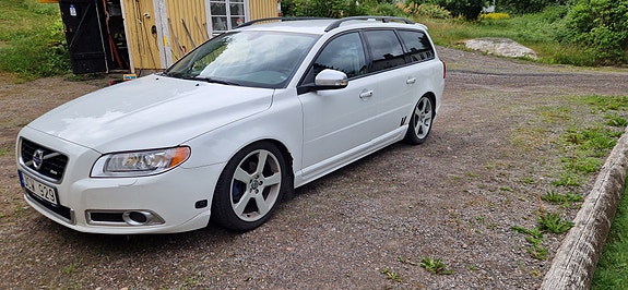 Volvo V70 3 of 5