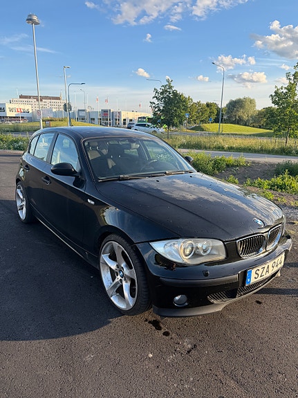 BMW 118d 2 of 5