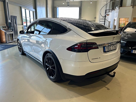 Tesla Model X 4 of 5