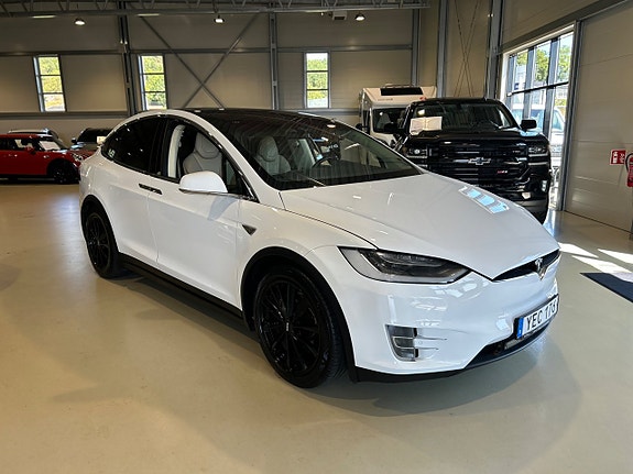 Tesla Model X 2 of 5