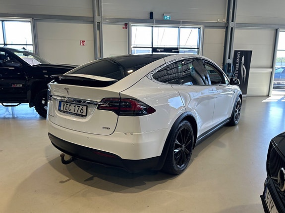Tesla Model X 3 of 5