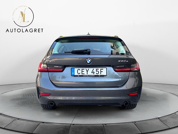 BMW 330e 4 of 5