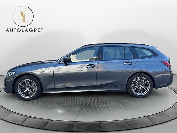BMW 330e 2 of 5