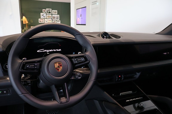 Porsche Cayenne 7 of 14