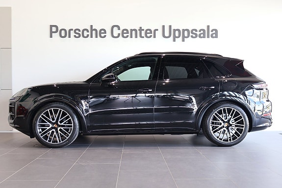 Porsche Cayenne 2 of 5