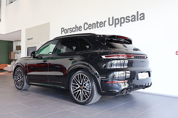 Porsche Cayenne 3 of 5