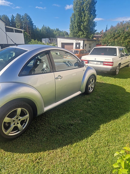 Volkswagen New Beetle 5 of 5