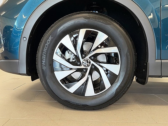 Volkswagen Tiguan 8 of 12