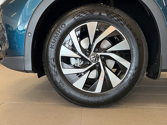 Volkswagen Tiguan 8 of 12