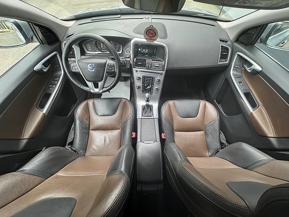 Volvo XC60 8 of 18