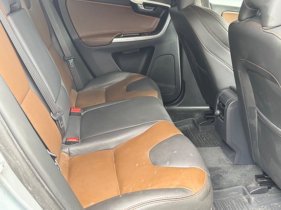 Volvo XC60 11 of 18
