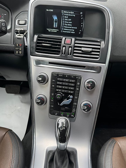 Volvo XC60 13 of 18