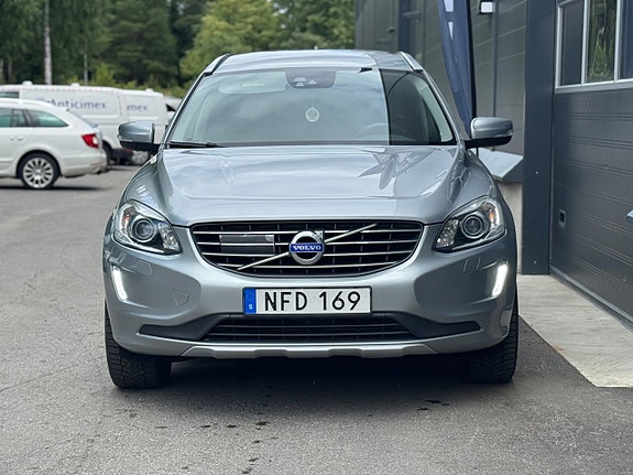 Volvo XC60 2 of 18