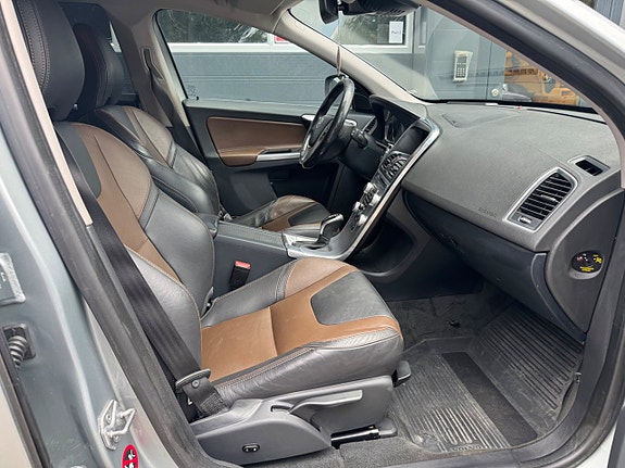 Volvo XC60 10 of 18