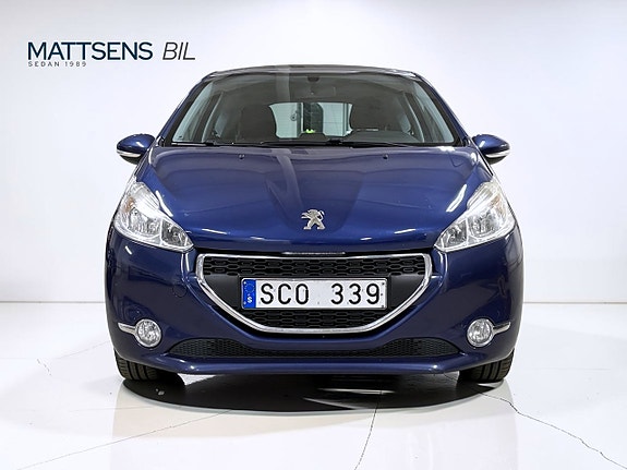 Peugeot 208 2 of 5