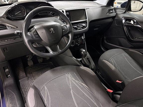 Peugeot 208 3 of 5