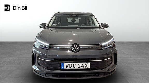 Volkswagen Tiguan 4 of 12