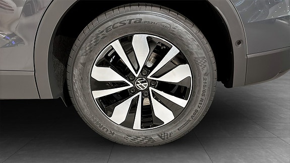 Volkswagen Tiguan 6 of 12