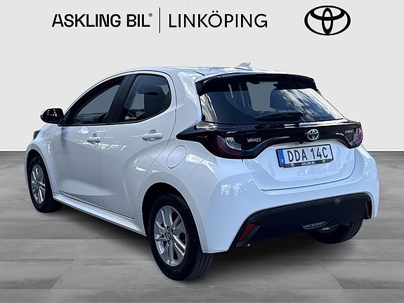 Toyota Yaris 3 of 5