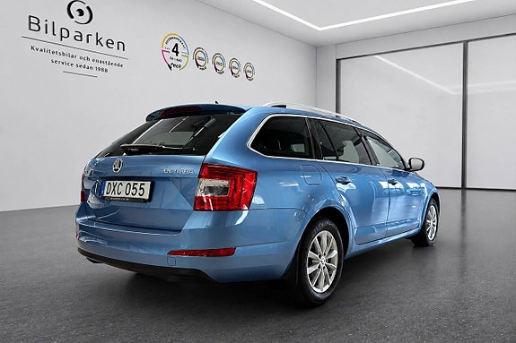 Skoda Octavia 2 of 5