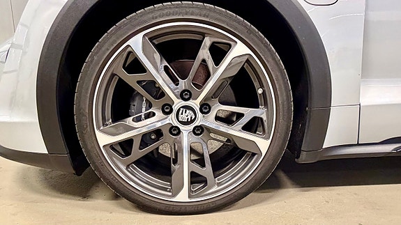 Porsche Taycan Cross Turismo 10 of 10