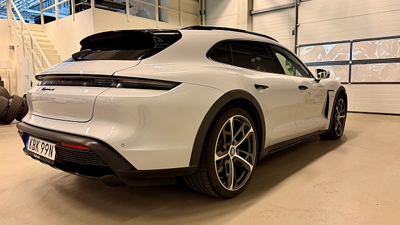 Porsche Taycan Cross Turismo 3 of 5