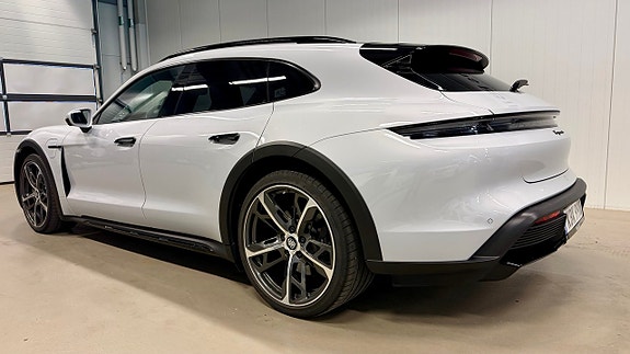 Porsche Taycan Cross Turismo 4 of 5
