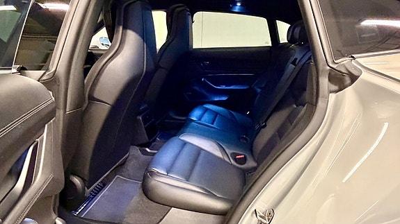Porsche Taycan Cross Turismo 9 of 10