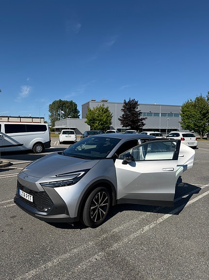 Toyota C-HR 2 of 6