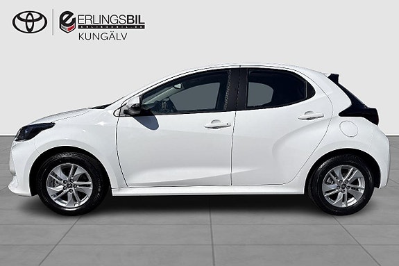 Toyota Yaris 3 of 5
